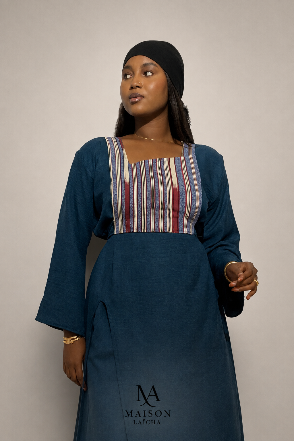 Hafsa bleu pétrole