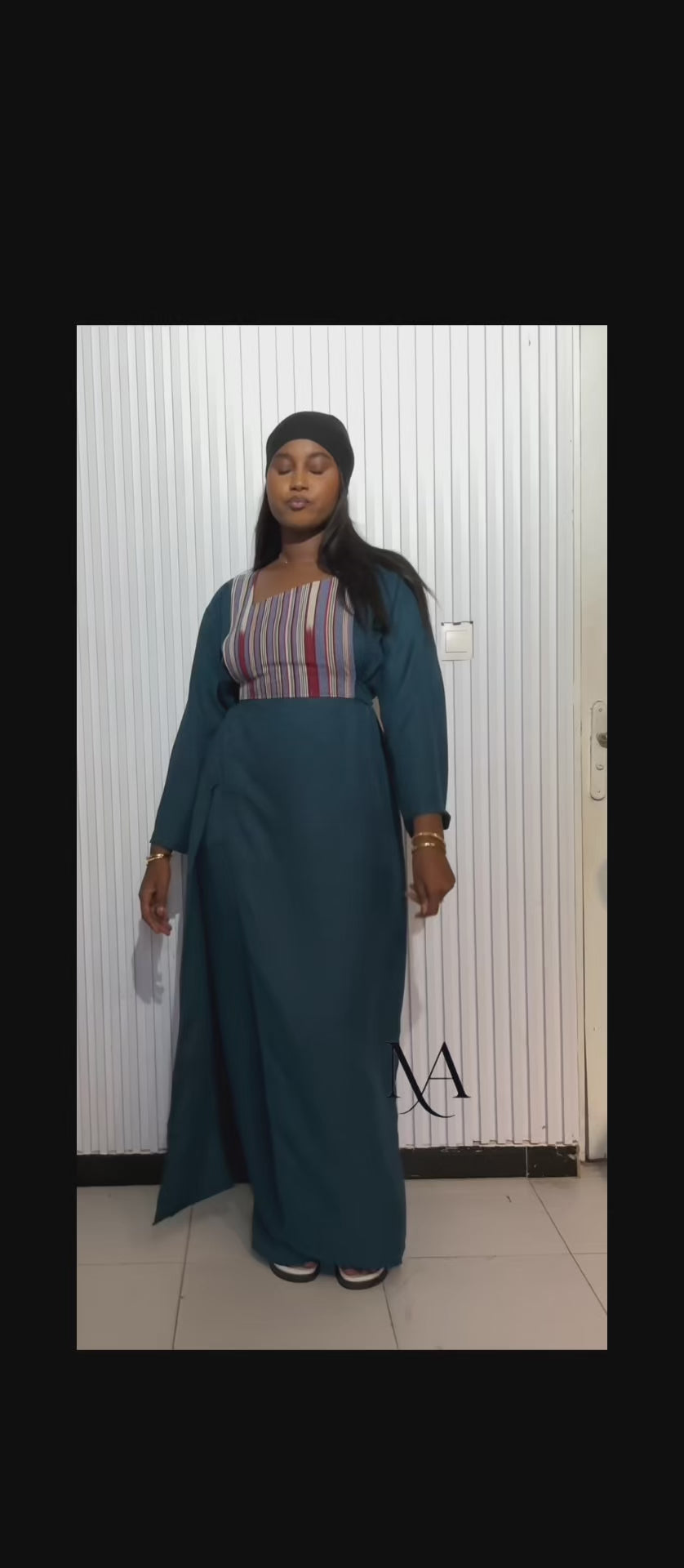 Hafsa bleu pétrole